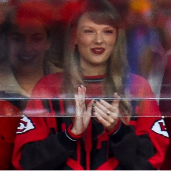 ❌SOLD VINTAGE STYLE KANSAS CITY CHIEFS SWEATSHIRT - Picture 6 of 8